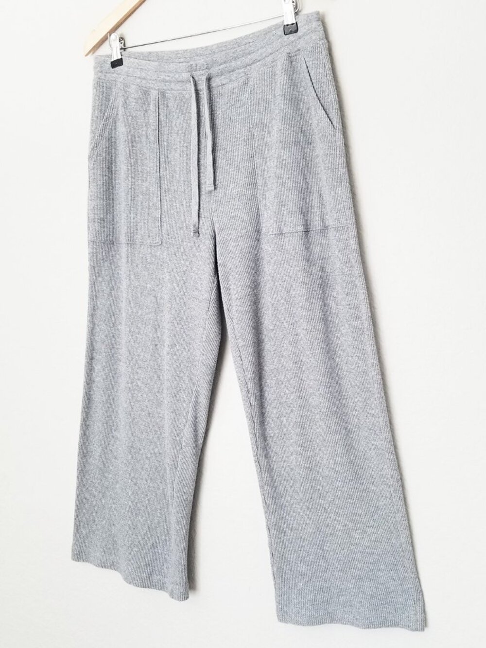 ARITZIA TNA Thermal Waffle Wide Leg Pants Elastic Waist Pockets Gray Grey Sz L
